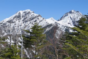 阿弥陀岳と中岳と赤岳